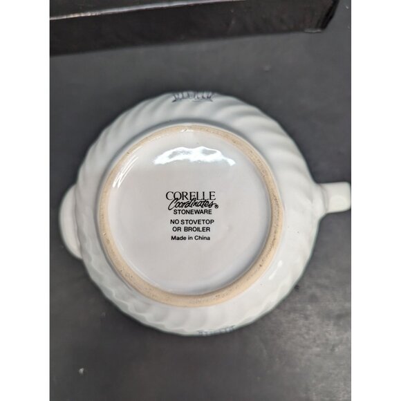 Vintage Corelle Callaway Holiday Christmas Teapot with Lid 6 Cups 48 Oz - Picture 9 of 9